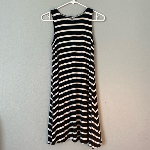 Old Navy Dresses & Skirts - Old Navy Black and White Striped Midi Dress